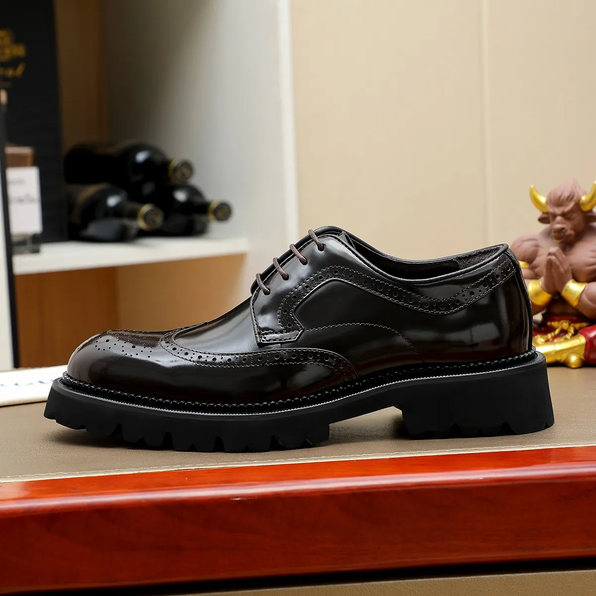 Men's shoes 💰620 💰 Louis Vuitton LV ® Autumn and Winter 🆕 models 🔛Full shoe counter First layer cowhide, 🐂leather lined casual shoes for men, super soft outsole, essential for driving. Counter synchronized original first layer cowhide completely 1:1 mold customization 🌹Top version, 2 colors available! Number: 38-45 (37.46. Customized)